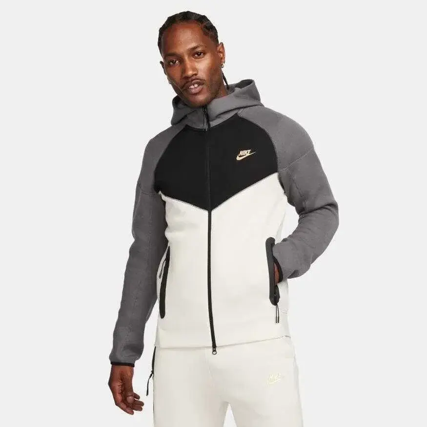 Sportswear Tech Fleece Windrunner Eşofman Üstü Siyah/Cool Grey/Beyaz/Metallic Gold