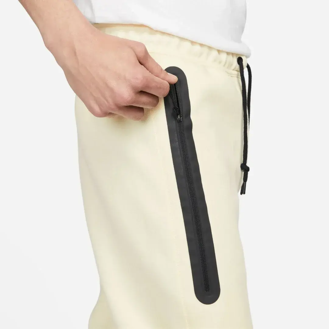 Tech Fleece Joggers Coconut Milk/Siyah