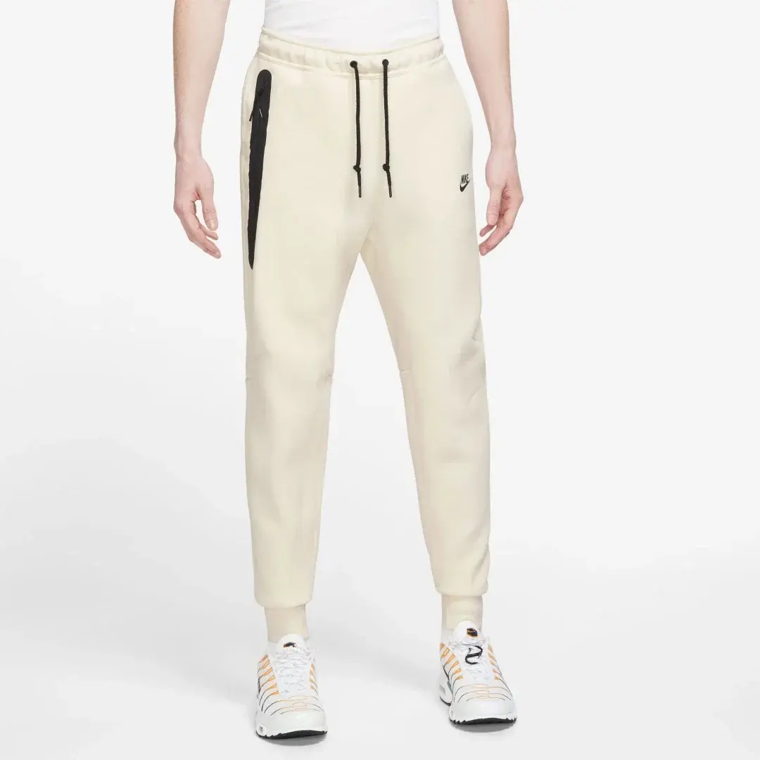 Tech Fleece Joggers Coconut Milk/Siyah